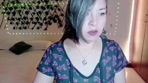 Rebbeca online show from December 2025 12:00:01 PM