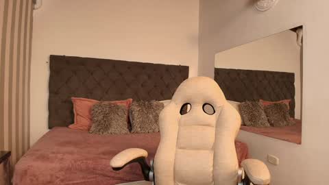 Snapshot of rebeca_cortez1 chatting on December 2024 03:49:02 AM I invite you to my birthday on November 3th online show from December 2024 03:49:02 AM