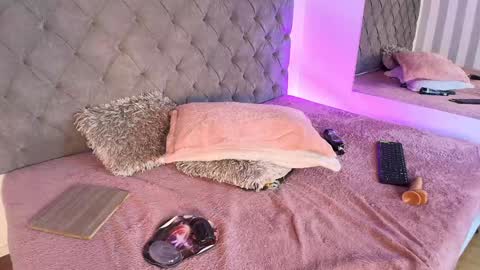 Snapshot of rebeca_cortez1 chatting on January 2025 12:49:01 PM I invite you to my birthday on November 3th online show from January 2025 12:49:01 PM