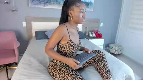 Snapshot of rebeca_cortez1 chatting on September 2025 08:11:02 PM I invite you to my birthday on November 3th online show from September 2025 08:11:02 PM