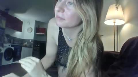 Snapshot of rebeccabow chatting on September 2025 07:12:01 AM CuttieBecca online show from September 2025 07:12:01 AM