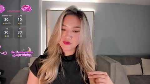 Snapshot of rebeccahudson_ chatting on February 2026 08:21:01 PM Rebe online show from February 2026 08:21:01 PM