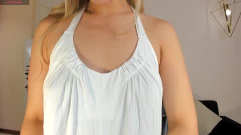 Snapshot of rebeccahudson_ chatting on April 2026 08:20:02 PM Rebe online show from April 2026 08:20:02 PM