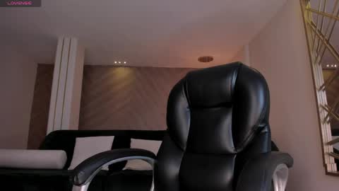 Snapshot of rebeccahudson_ chatting on April 2026 08:57:02 PM Rebe online show from April 2026 08:57:02 PM