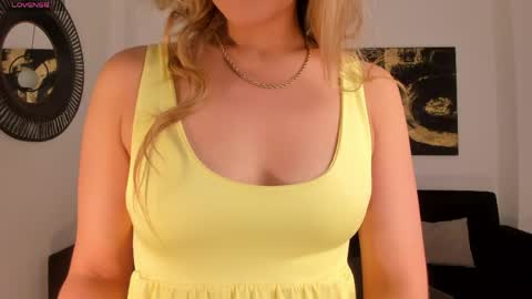 Snapshot of rebeccahudson_ chatting on May 2026 06:34:02 PM Rebe online show from May 2026 06:34:02 PM