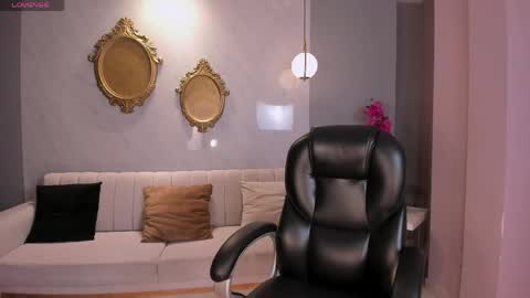 Snapshot of rebeccahudson_ chatting on May 2026 08:06:01 PM Rebe online show from May 2026 08:06:01 PM