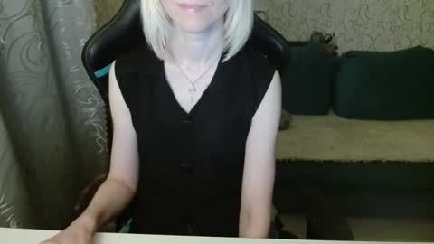 Snapshot of rebesaolset chatting on February 2025 05:19:02 PM RebesaOlset online show from February 2025 05:19:02 PM