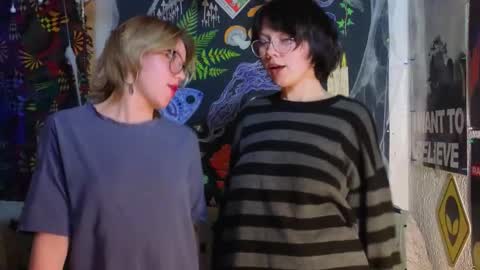 Lara online show from December 2025 11:01:02 PM