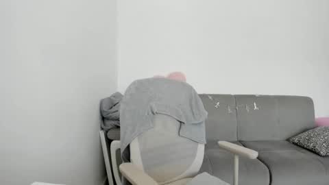 Snapshot of red19910107 chatting on February 2025 12:37:02 PM Lolanaturalred online show from February 2025 12:37:02 PM