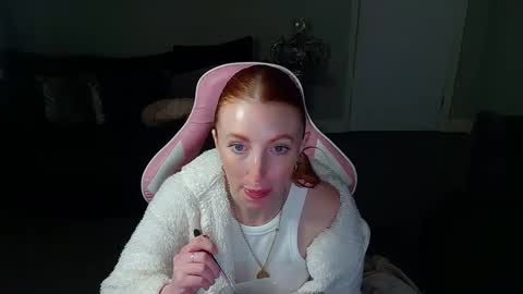 Snapshot of red_firesquirt chatting on February 2025 03:14:01 PM Red - online show from February 2025 03:14:01 PM