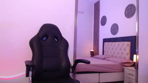 Kitty online show from October 2025 08:11:02 PM