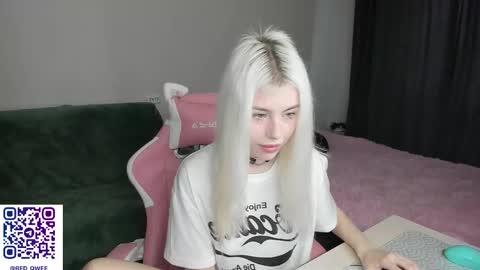 Erika online show from November 2025 08:28:01 AM