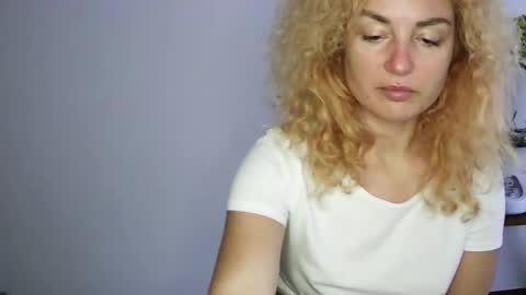 reddgirll online show from February 2025 05:18:01 PM