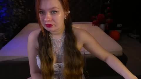 Snapshot of reddoll_ chatting on April 2026 06:05:02 AM Lily online show from April 2026 06:05:02 AM