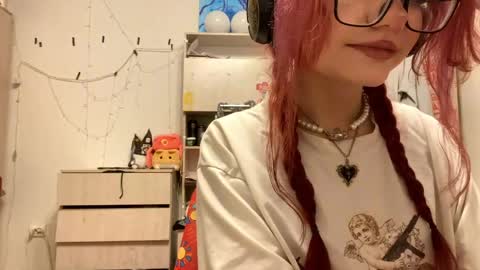 Snapshot of redheadcatxd chatting on April 2026 10:07:02 PM Eva online show from April 2026 10:07:02 PM