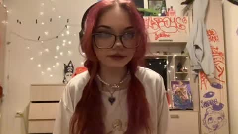 Snapshot of redheadcatxd chatting on April 2026 09:12:02 PM Eva online show from April 2026 09:12:02 PM