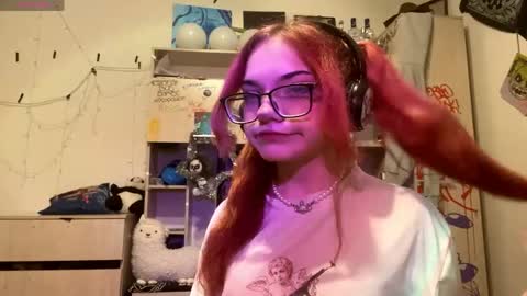 Snapshot of redheadcatxd chatting on April 2026 09:37:02 PM Eva online show from April 2026 09:37:02 PM