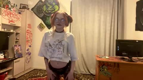 Snapshot of redheadcatxd chatting on April 2026 09:52:01 PM Eva online show from April 2026 09:52:01 PM