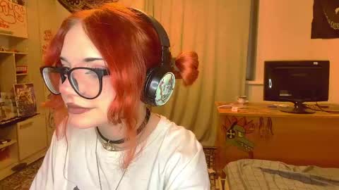 Snapshot of redheadcatxd chatting on May 2026 10:41:02 PM Eva online show from May 2026 10:41:02 PM