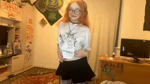 Snapshot of redheadcatxd chatting on May 2026 10:39:01 PM Eva online show from May 2026 10:39:01 PM