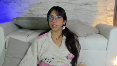 Snapshot of redhood_1_ chatting on April 2026 04:12:01 PM redhood_1_ online show from April 2026 04:12:01 PM