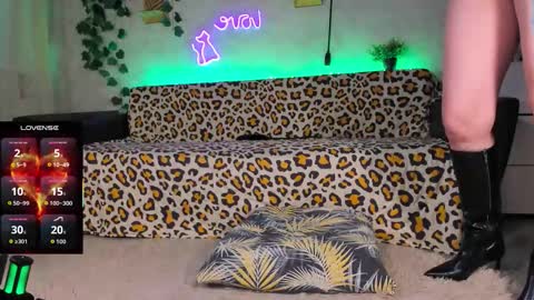 Snapshot of redhurrican chatting on March 2026 09:06:02 AM RedHurrican online show from March 2026 09:06:02 AM