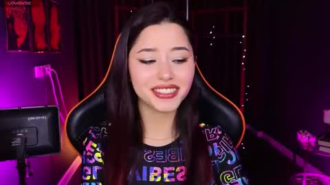 Snapshot of redmidnight_ chatting on November 2025 10:32:01 PM Kiara online show from November 2025 10:32:01 PM