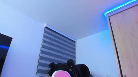 redski77 online show from December 2024 09:14:01 AM