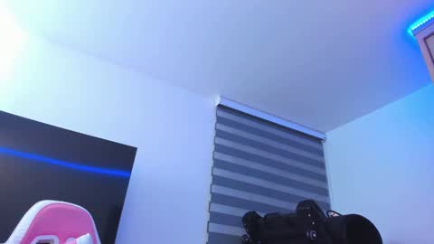 redski77 online show from December 2024 11:01:01 AM