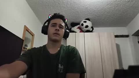 Snapshot of redsoul951869 chatting on September 2025 12:16:01 AM RedsoulReaver online show from September 2025 12:16:01 AM