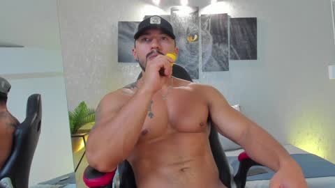 Snapshot of regan_pearson chatting on December 2024 03:09:02 PM Regan online show from December 2024 03:09:02 PM
