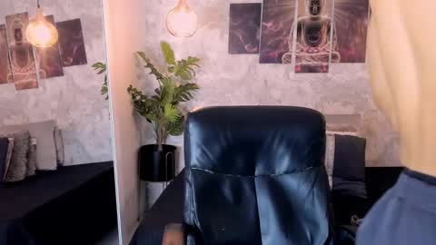 Snapshot of regan_pearson chatting on October 2025 08:38:02 PM Regan online show from October 2025 08:38:02 PM