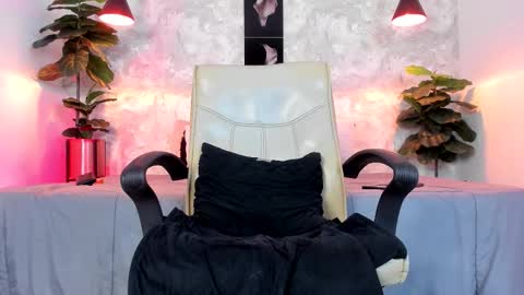 Snapshot of regan_pearson chatting on November 2025 05:55:02 PM Regan online show from November 2025 05:55:02 PM