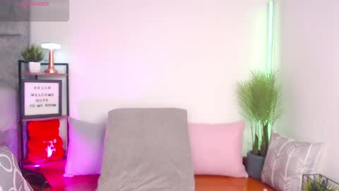 regina1819 online show from April 2026 01:19:02 AM