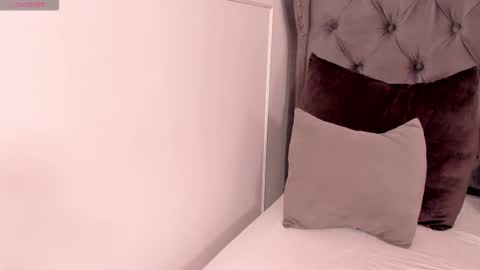 Regina  online show from October 2025 09:59:02 PM