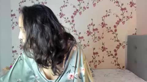 Snapshot of reginamoon12 chatting on December 2025 09:15:02 AM Alisa online show from December 2025 09:15:02 AM