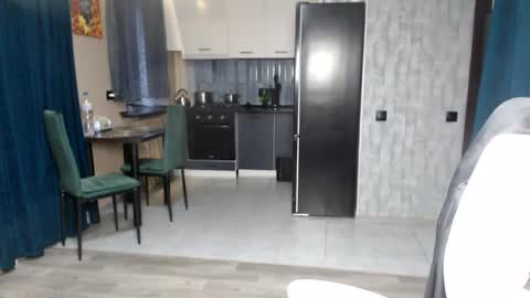 Snapshot of reginasmilee chatting on November 2025 01:34:02 PM Regina online show from November 2025 01:34:02 PM