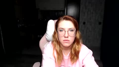 Snapshot of reginasmilee chatting on November 2025 01:37:01 AM Regina online show from November 2025 01:37:01 AM