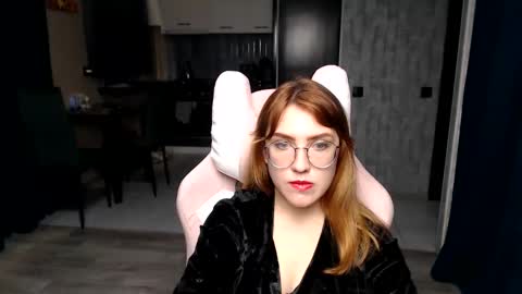 Snapshot of reginasmilee chatting on November 2025 05:52:01 AM Regina online show from November 2025 05:52:01 AM