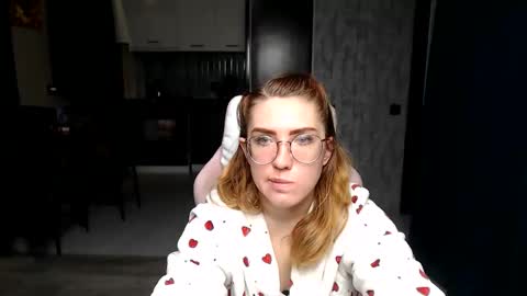 Snapshot of reginasmilee chatting on November 2025 01:39:01 AM Regina online show from November 2025 01:39:01 AM