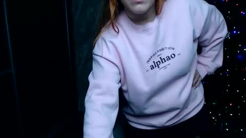 Snapshot of reginasmilee chatting on December 2025 02:22:01 PM Regina online show from December 2025 02:22:01 PM