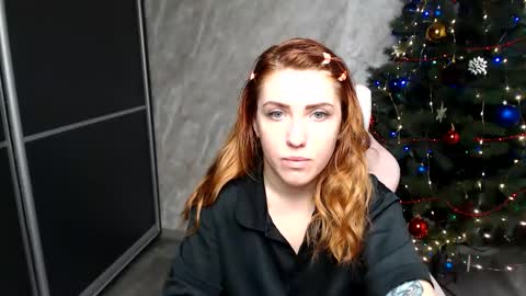 Snapshot of reginasmilee chatting on December 2025 03:02:01 AM Regina online show from December 2025 03:02:01 AM