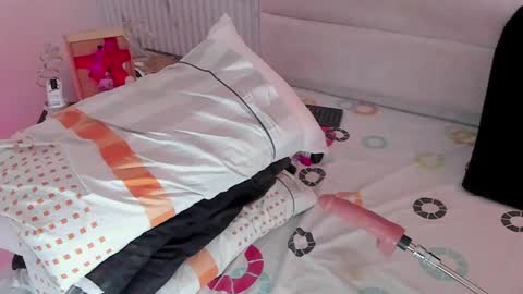 reginavegaa online show from April 2026 12:29:02 PM