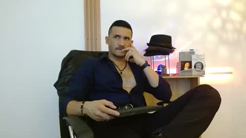   REIKO  online show from November 2025 07:48:02 PM