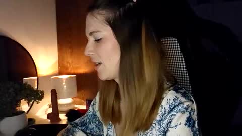 Snapshot of reileyfoxx chatting on May 2026 06:12:02 PM Reiley online show from May 2026 06:12:02 PM