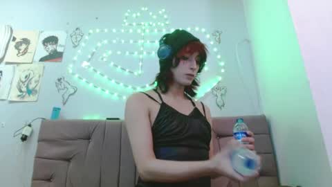 Snapshot of reiv_femboy chatting on April 2026 03:07:02 AM reiv_femboy online show from April 2026 03:07:02 AM