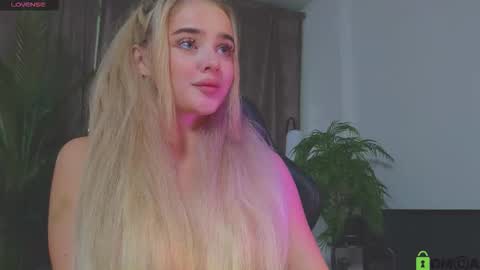 Snapshot of relax_time_ chatting on September 2025 04:40:02 PM Anna online show from September 2025 04:40:02 PM
