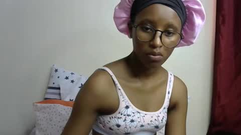 Snapshot of rellings_maya chatting on December 2025 04:08:01 AM rellings-maya online show from December 2025 04:08:01 AM