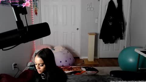 Snapshot of remidarklace chatting on January 2025 11:01:02 AM remidarklace online show from January 2025 11:01:02 AM