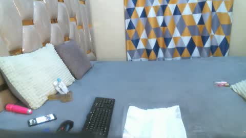 remmyqueen online show from April 2026 02:36:02 PM